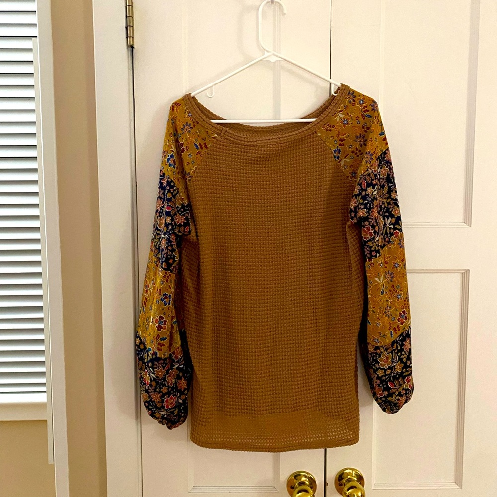 Waffle knit sweater with printed sleeves